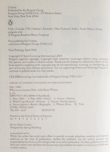פלה חתם על ספר למה כדורגל חשוב עם ג' יי. אס. איי קוא ותמונות אוטומטי באס פ. ס. א./דנ א - מגזיני כדורגל חתומים